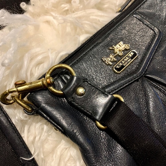 Coach leather Madison swingpack crossbody purse - Picture 2 of 4